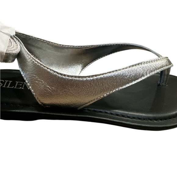 Silent D Tie Up Thong Sandals Size 38 Silver Flat Black Sole Cushioned New - Picture 7 of 12